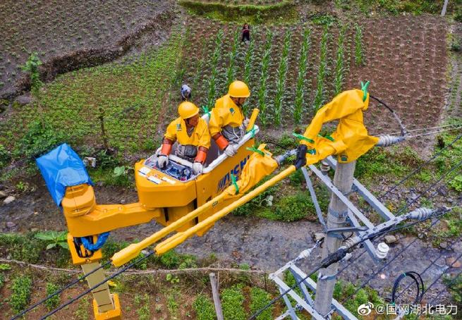 为茶叶加工安装400千伏安变压器